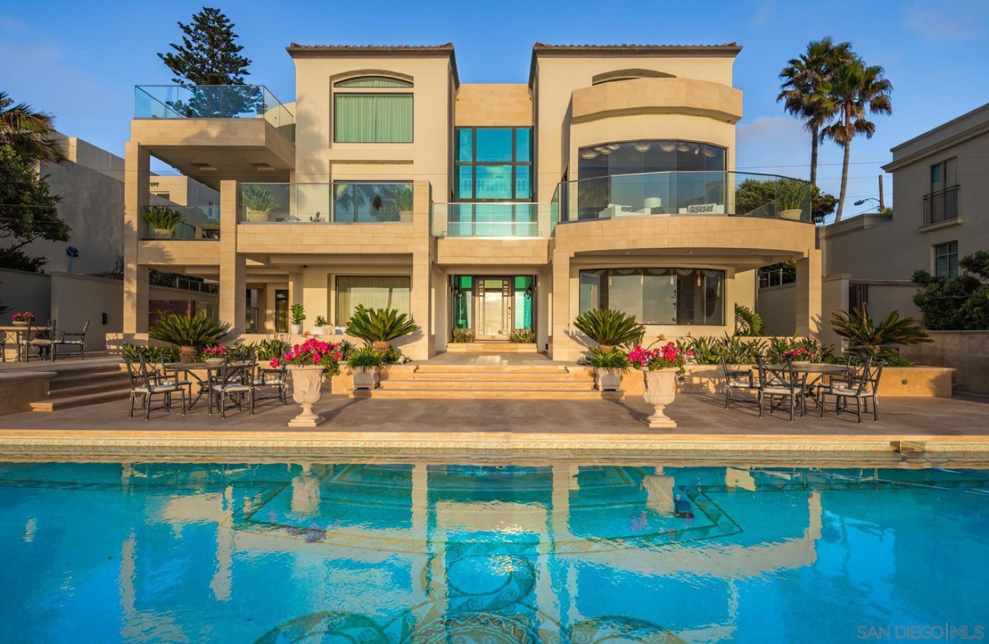 308 Vista De La Playa La Jolla, CA 92037